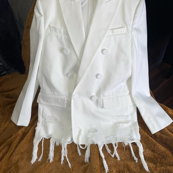 Alexander Wang Frayed Double Breasted Denim Blazer in White - Picture 7 of 17